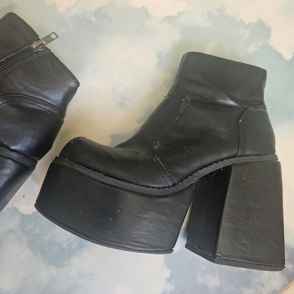 Dolls kill Yru Vida Mondo Boot Platform Heels Goth Black Chunky Boots 90s Boot - Picture 8 of 16